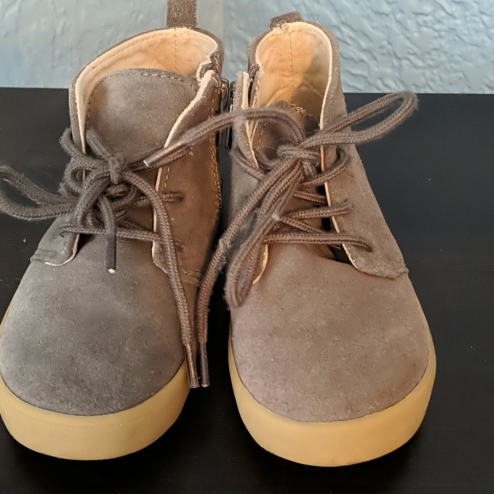 Boy's gray dessert booties - sz 10